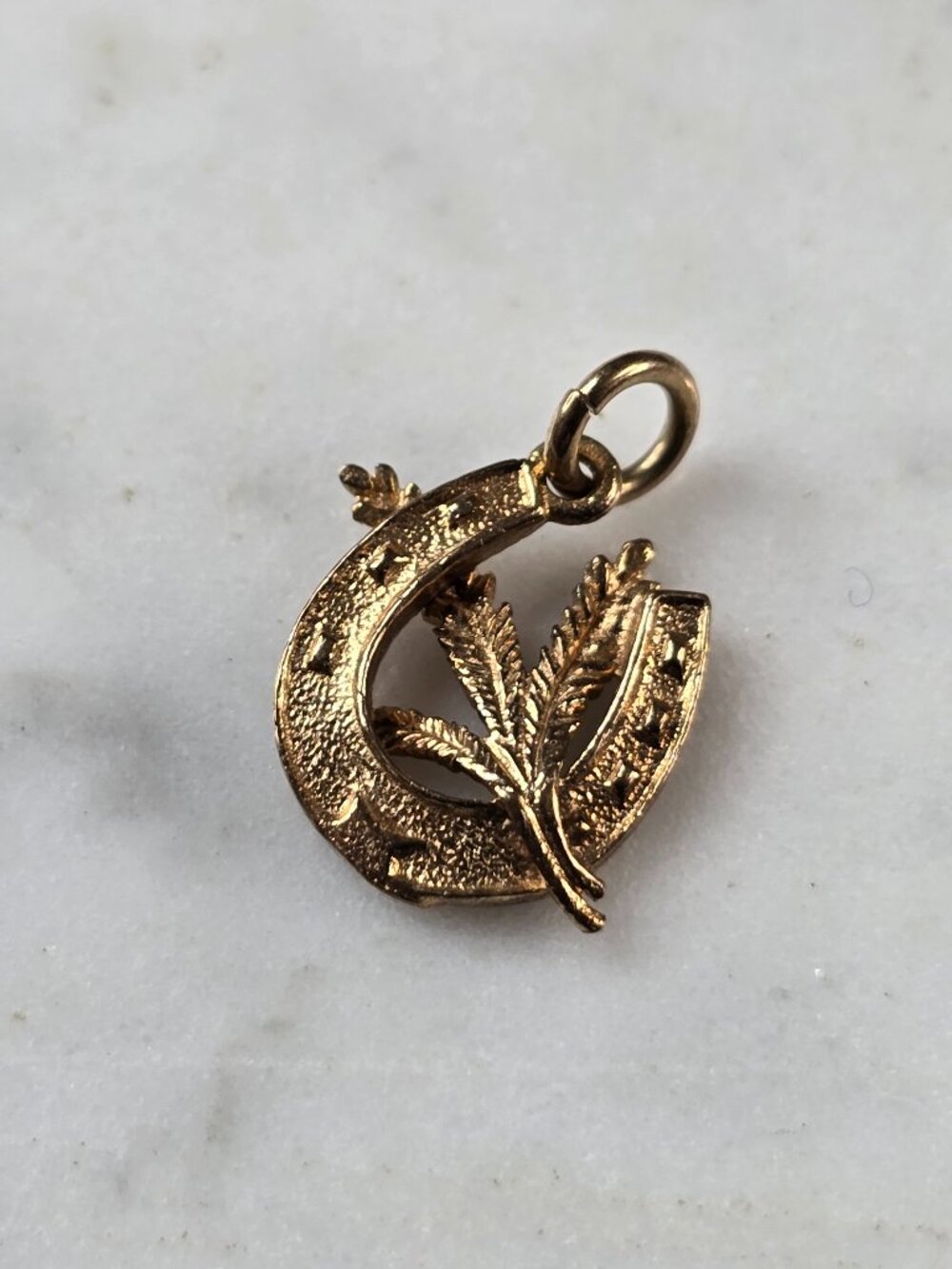 Womens Vintage 9k Gold Lucky Horseshoe Heather European Pendant 1.2g E7880